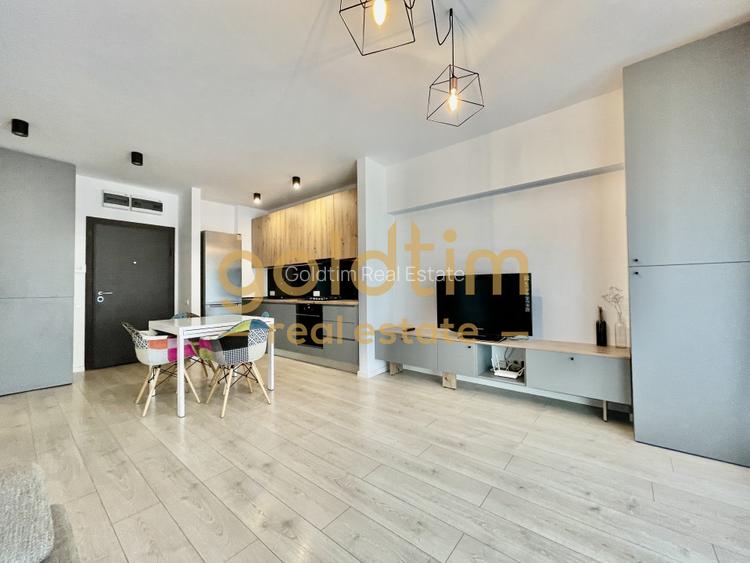 NOU/ PRIVELISTE SUPERBA/ SCOALA AMERICANA - 2