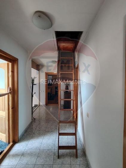 Casă / Vilă cu 8 camere de vânzare în zona Central - 16