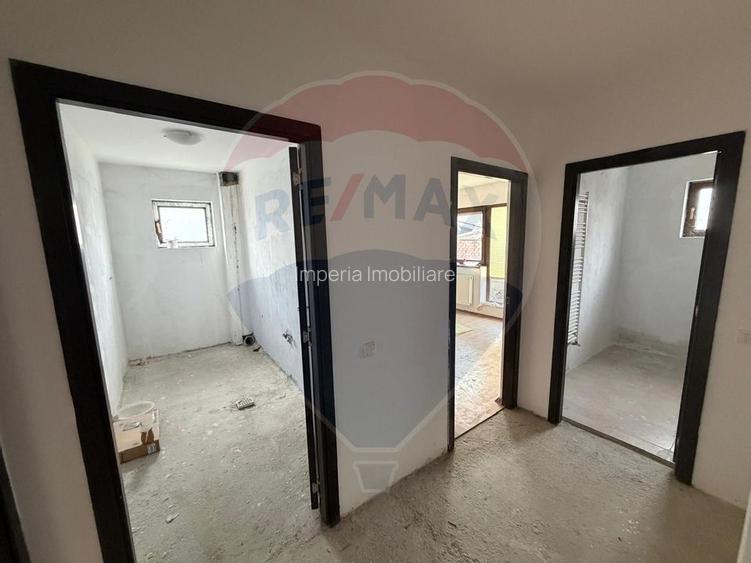 Apartament cu 3 camere de vânzare în zona Central - 7
