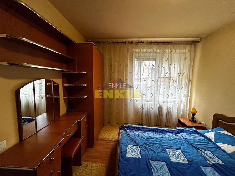 De inchiriat apartament cu 3 camere, zona Bulevard - 13