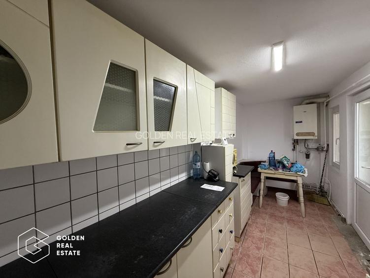 Casa pretabila pentru uz comercial/rezidential, teren 290 mp,  zona Cocorilor - 11