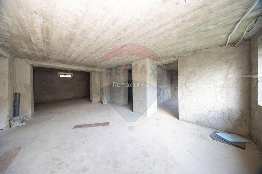 Casă / Vilă cu 8 camere / 7 bai de vânzare, Moieciu de Jos - 13