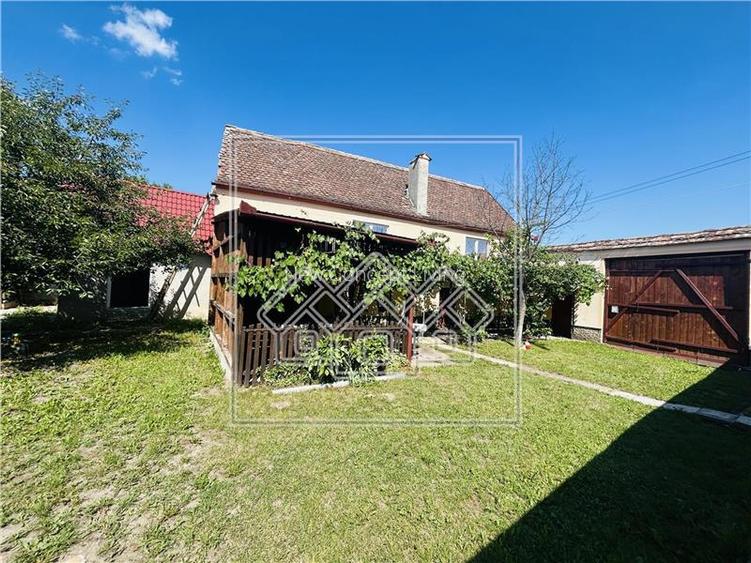 Casa la tara, teren mare, mobilata si utilata, zona foarte linistita - 11