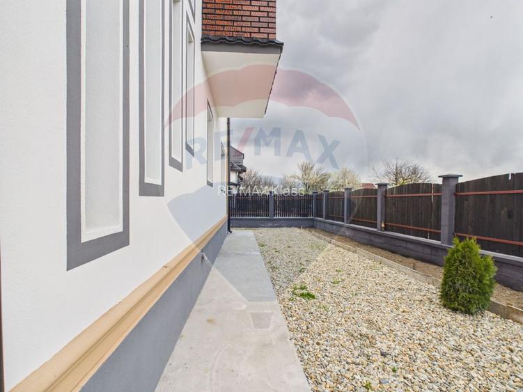 Casă / Vilă cu 5 camere de vânzare - 47