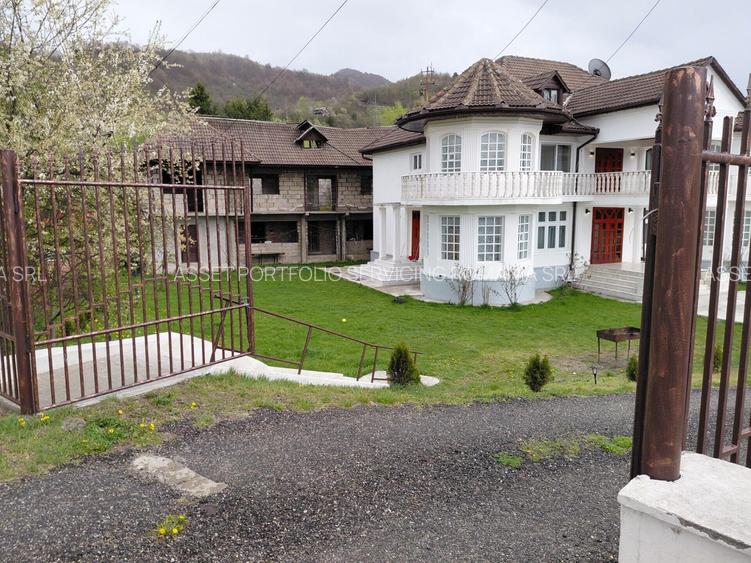 Casa cu 5 camere + teren intravilan de 1209 mp in Iscroni- Aninoasa - 2