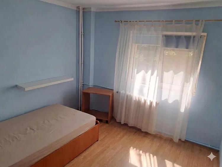 Apartament 4 camere, 89 mp, 2 balcoane, vedere laterală și pe spate, reabilitat