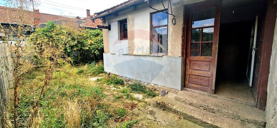 Casă cu teren generos de 750mp intr-o zona excelenta din Chisineu Cris