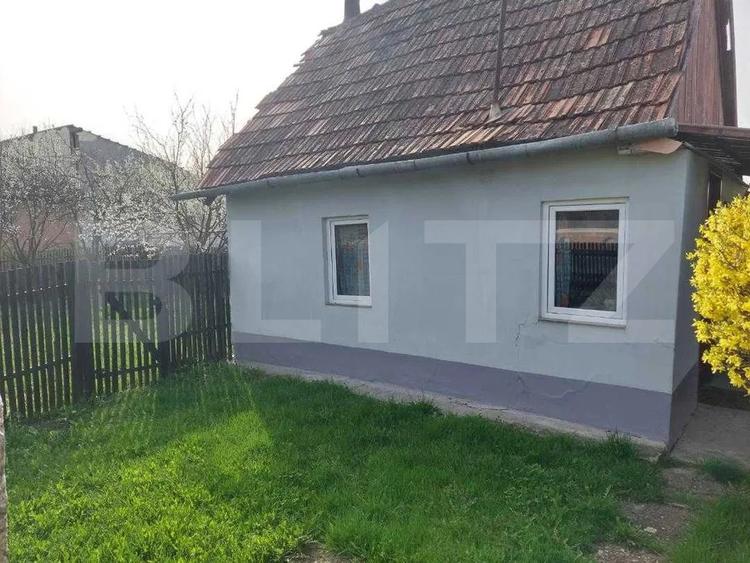 Proprietate cu casa renovabila si anexe, teren 8291 mp, în Iclod