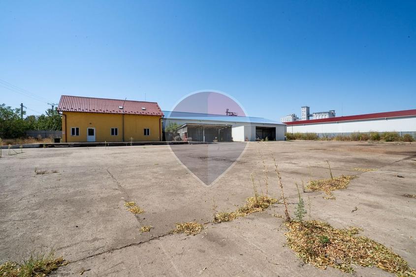 Platforma  industriala  de 4000 mp de vânzare