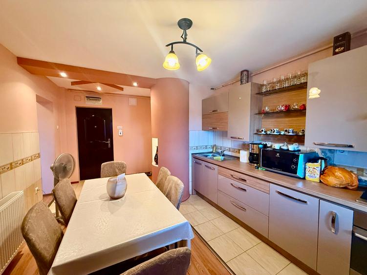 Apartament 2 camere,decomandat,zona Liliacului