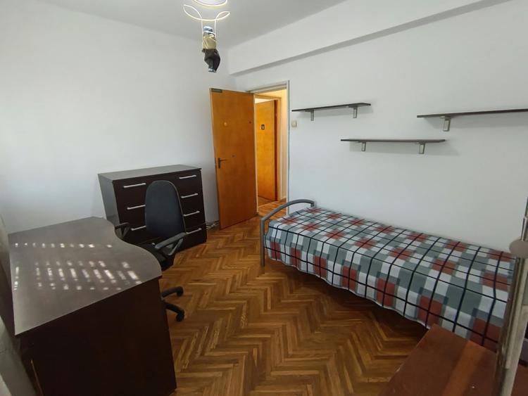 Apartament cu 3 camere, 2 băi și garaj ,cartier Sasar