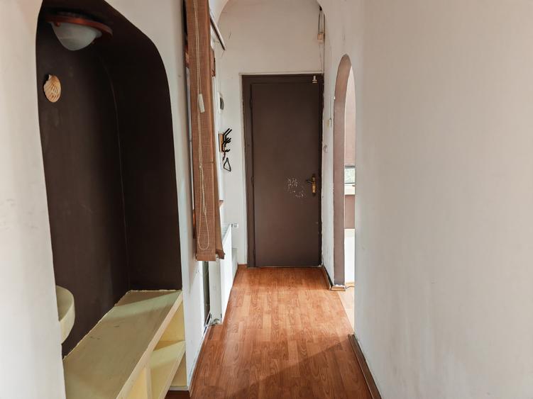 Apartament 2 camere liber la vanzare zona Colinei