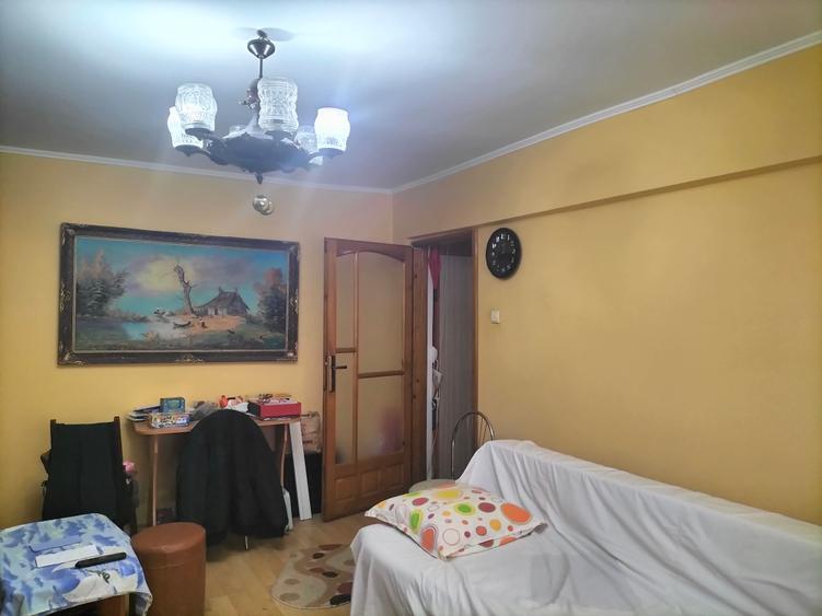 Apartament 2 camere, spațios, zonă centrală Mioveni