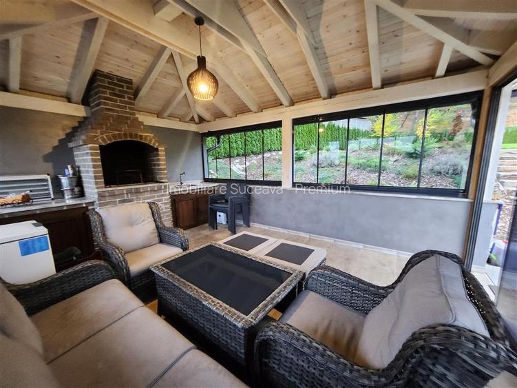 Casă de lux de vânzare în Suceava | 4 dormitoare | 3 băi | 1 - 4