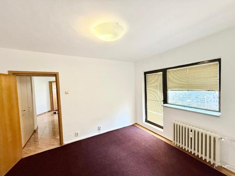 Piata Victoriei – vizavi de Guvern - Birou 3 camere/ Receptie