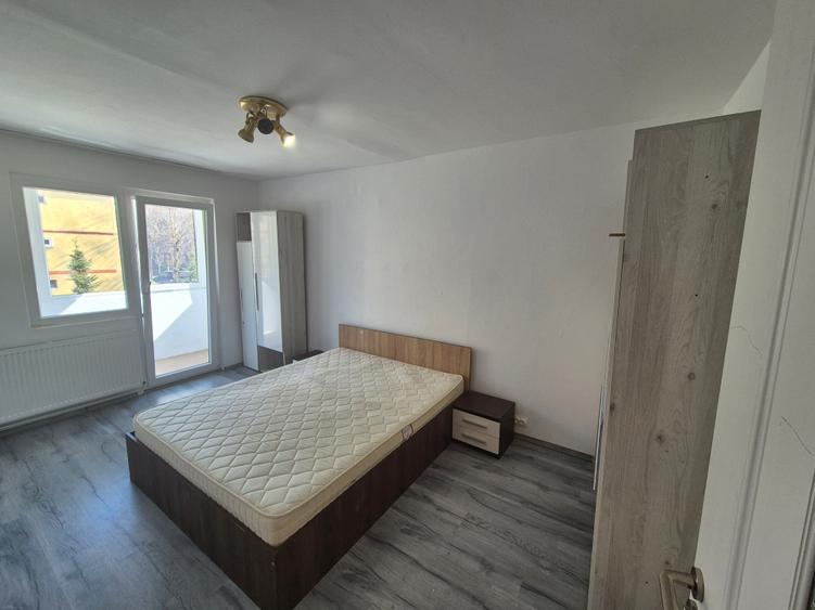Închiriez apartament 1 camera etajul.1
