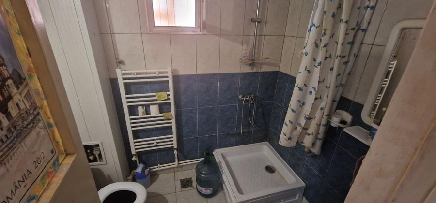 Trei camere etajul 1 , apartament Central.