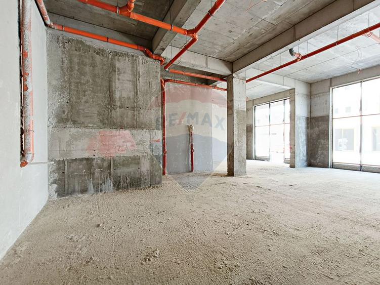 Vanzare Spatiu Comercial Parter + Curte 30mp | Randament 8.1% Garantat