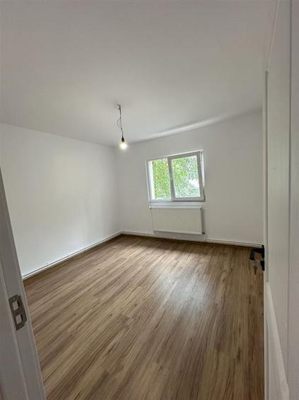 Apartament 4 camere decomandat, 82 mp, Etaj 1, Renovat - Zona Dacia