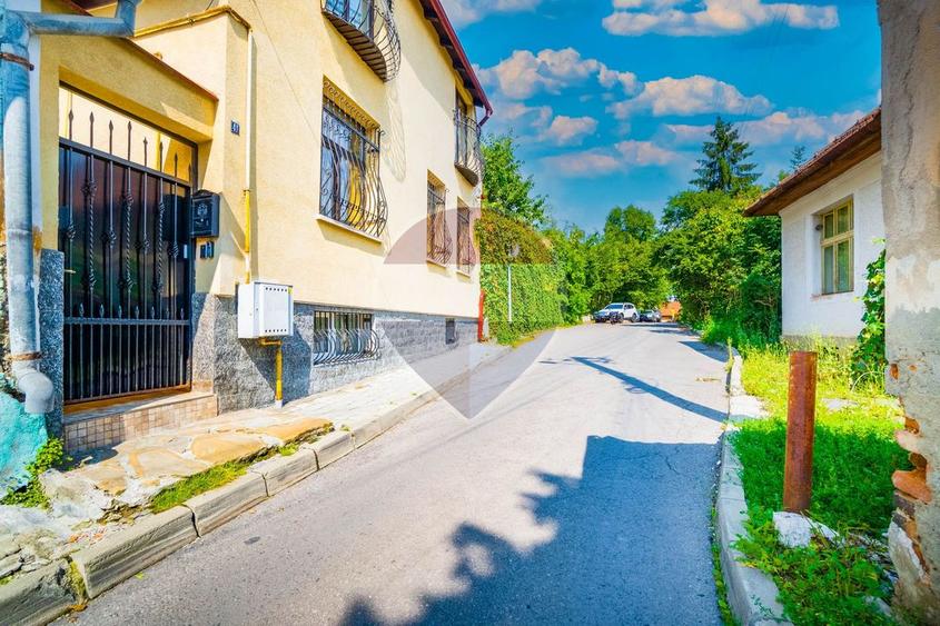 Vilă individuală 8 camere, str. Horia, la 800 metri de Piața Sfatului