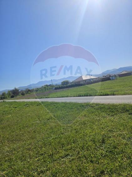 Teren intravilan de vânzare în Crăciunești – 1.780 mp