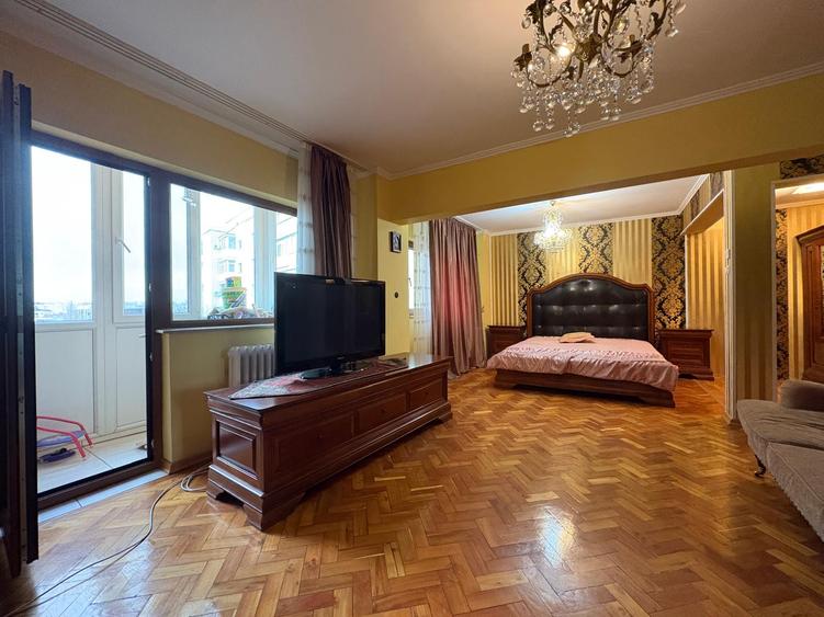 Apartament cu 4 camere de vanzare in zona Mosilor - Eminescu