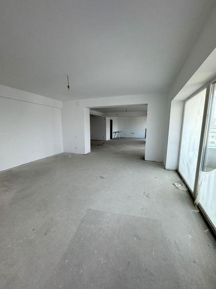 Duplex 5 camere 251 MP 8 Parcari Ștefan cel Mare - Parcul Circului