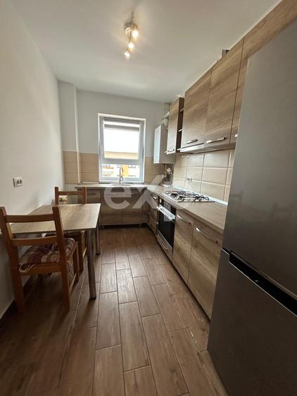 Apartament 2 camere de vânzare – Tractorul, loc parcare 122000 Euro.