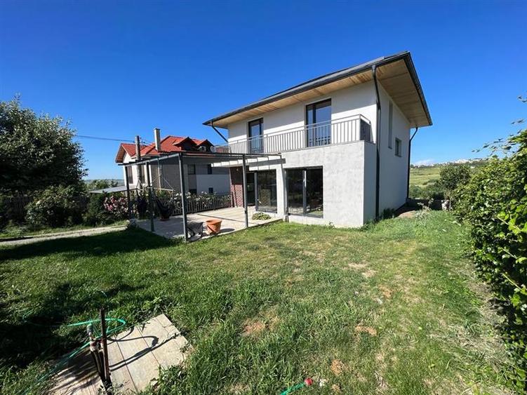 Casa Individuala S + P + Et ,situata in cartierul Borhanci !