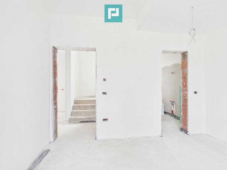 Duplex luminos 101 mp utili, teren 350mp în Covaci
