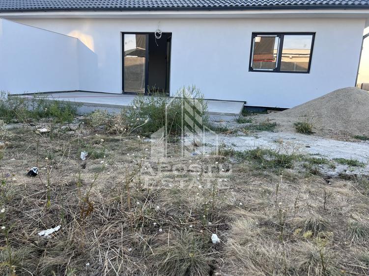 Duplex cu 4 camere pe parter, in Sanandrei