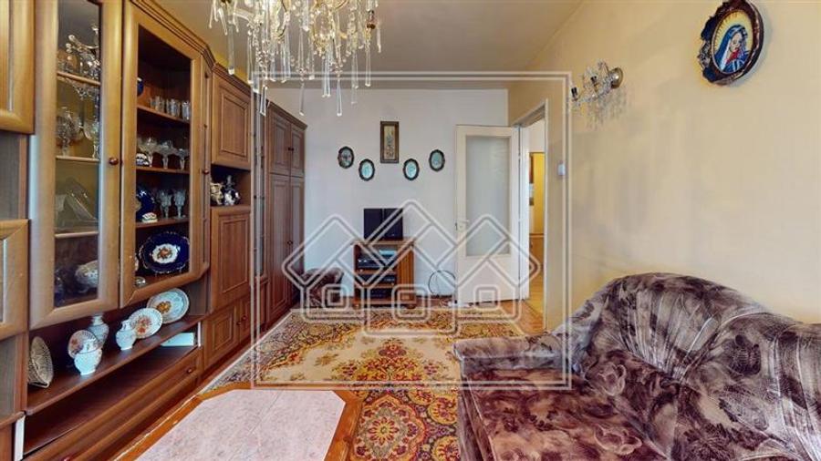 Ap decomandat, etaj 6/10, 3 camere, balcon - Vasile Aaron