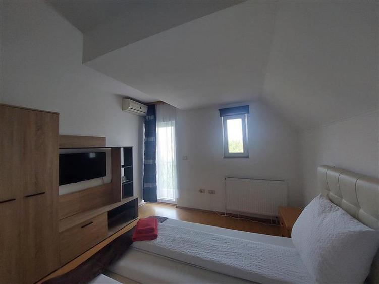 Casa cu 10 camere pentru pensiune sau locuit