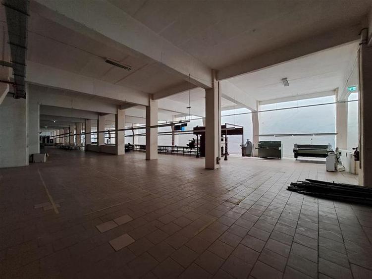 Spatiu industrial, Birouri, 3290 mp utili, situat in cartierul Iris!