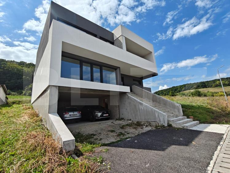 Casa individuala, 280mp, 500 teren, garaj dublu, terasa circulabila, Chinteni!