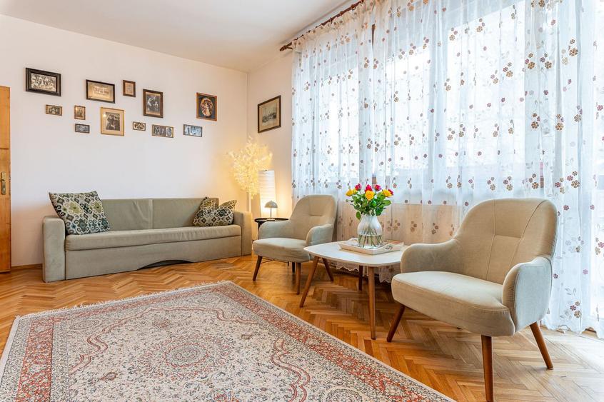 Vilă 4 familii | Apartament + mansardă | Curte 98 mp