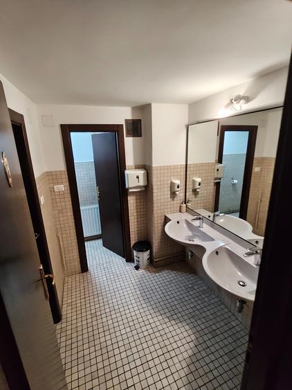 Amezei Inchiriez Parter 26 mp plus Terasa 100 mp incinta Hotel Boutique Lux