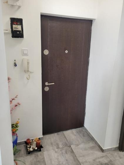 PROPRIERTAR INCHIRIEZ ap. 2 CAM, (parter inalt) str.ARMENEASCA colț cu Bd.CAROL