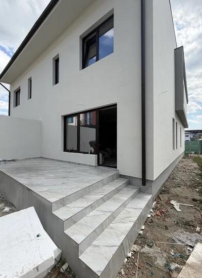 Vanzare Vila Duplex/P+1+P/Granita cu sect 5