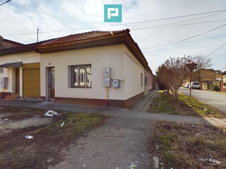 Apartament pasiv la casă de vânzare zona Pârneava