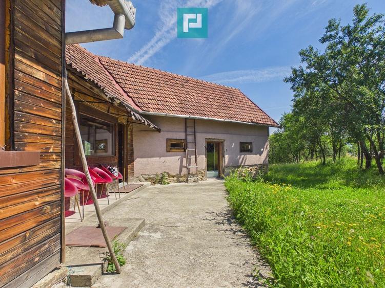 Casă de vacanță cu 2 corpuri si view în Dulcele