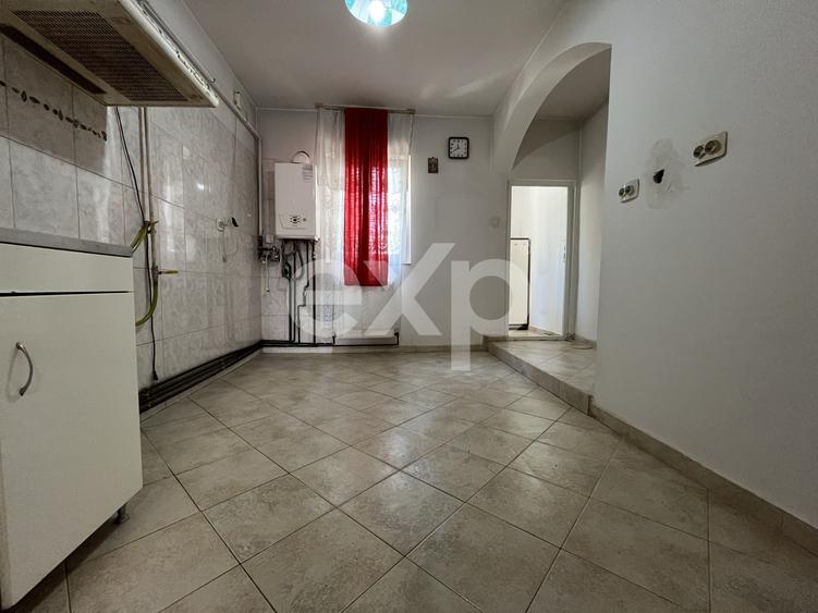 Apartament 3 camere dec 2 băi etajul 3 central Gaesti