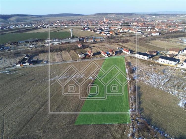 Teren de 629 mp, cu autorizatie de constructie si proiect tehnic