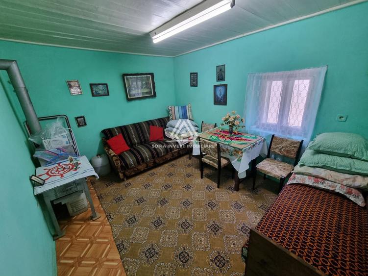 CASĂ LA ȚARĂ, SÂMBOLENI, COMUNA CAMARAȘU