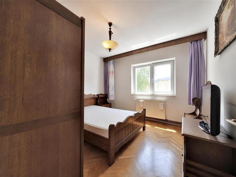 Apartament decomandat cu 4 camere orientat sud zona Cerna