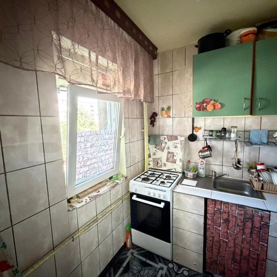 Apartament 3 camere semidecomandate, 40 mp, zona Valea Roșie