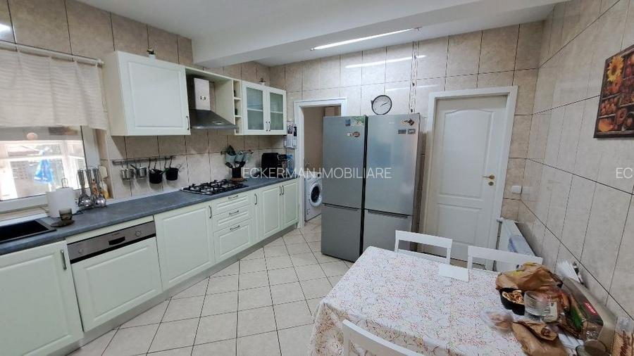 1 Decembrie-vila de vanzare, p+1, teren 830 mp, util 175 mp, 2 terase, foisor