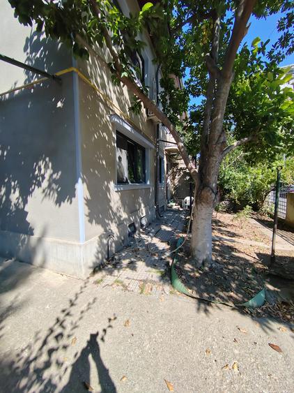 Zona Bd. Lacul Tei vila 7 camere disponibila pentru inchiriere.