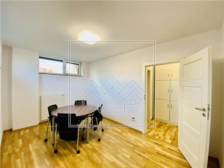 Spatiu de birouri mobilat, Complex Cibinium, zona cu vad