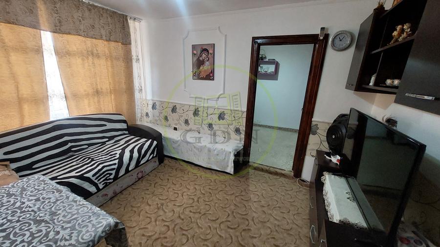 Apartament 3 camere, semidecomandat, Valea Rosie, zona Piata